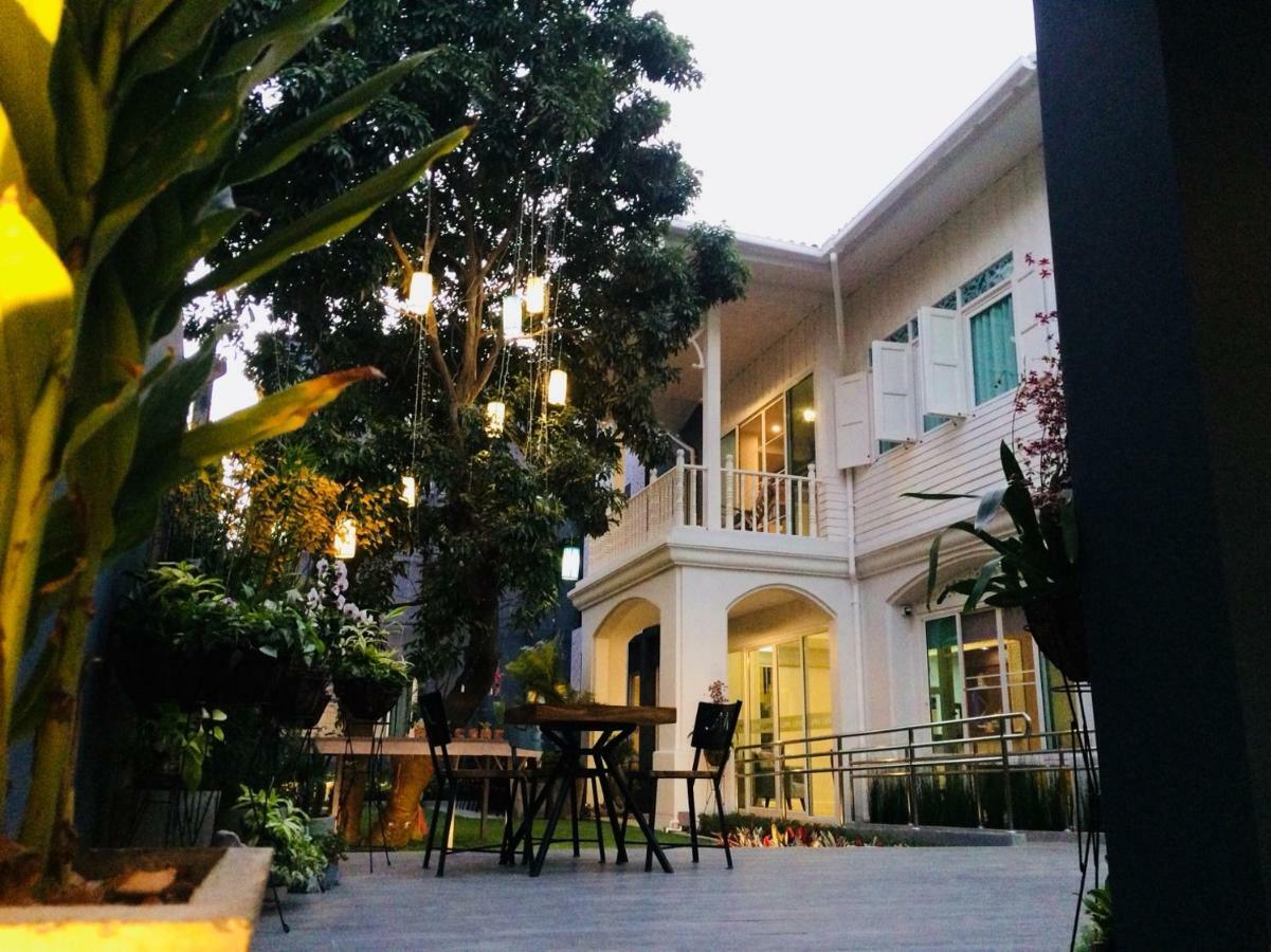 Lana Beds & Space Chiang Mai Zewnętrze zdjęcie